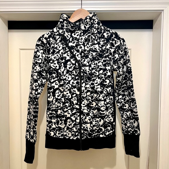 Lululemon Cropped Jacket - Picture 1 of 3